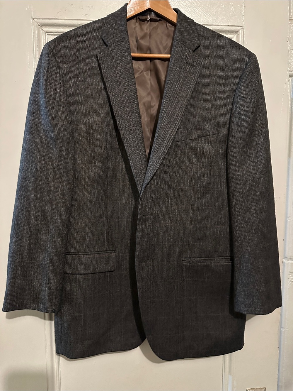 Like New Lauren Ralph Lauren Dark Charcoal Gray Blazer. 32”L x 22.5”W. 100% wool